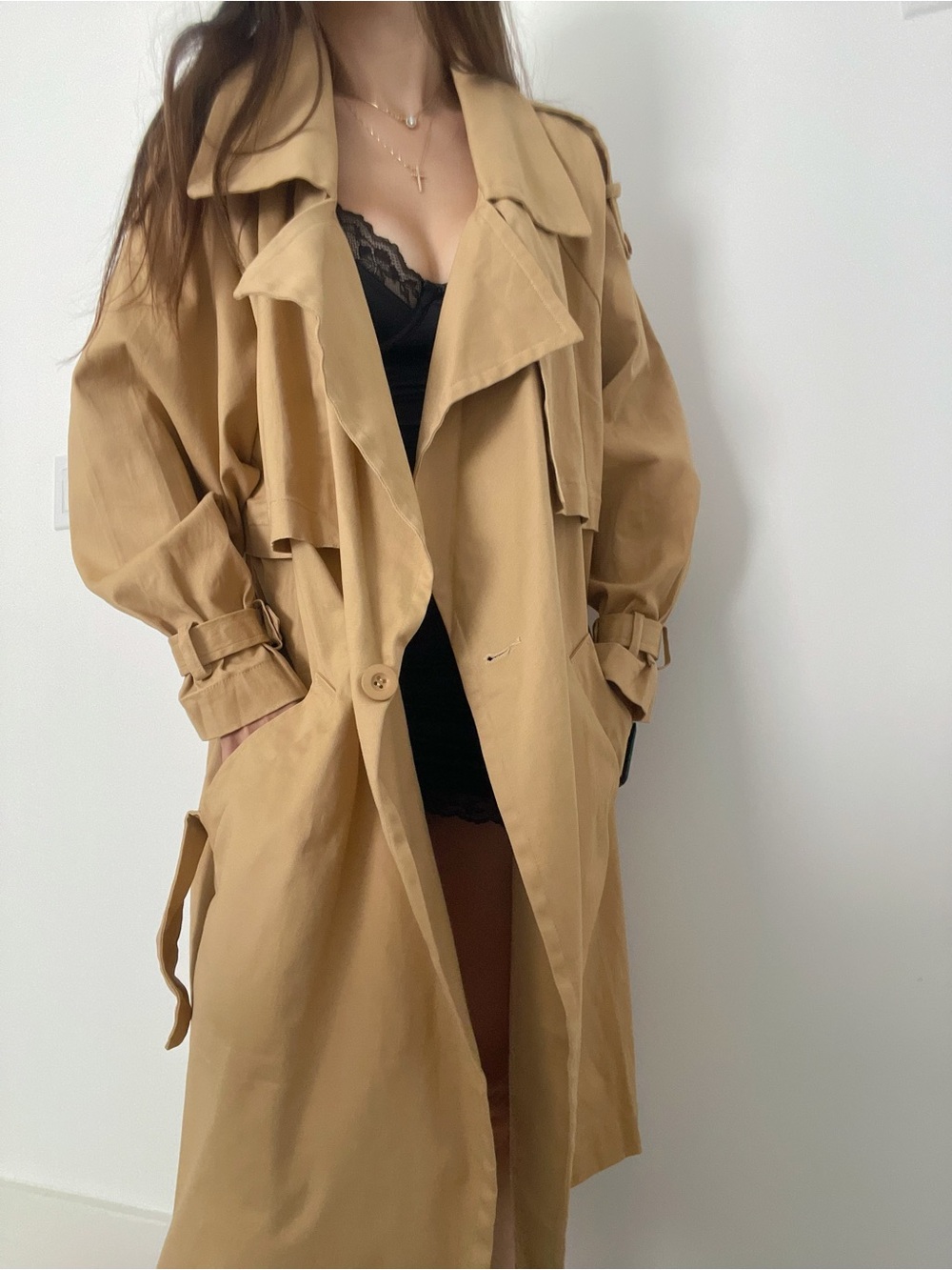 Hora & Sora Tan trench coat with belt